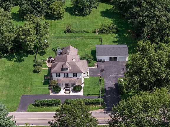 3rd image of 4906 Babbitt Rd