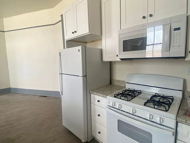105 1/2 S Main St — Photo 14
