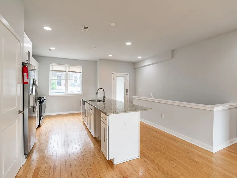 4124 Tower St — Photo 3