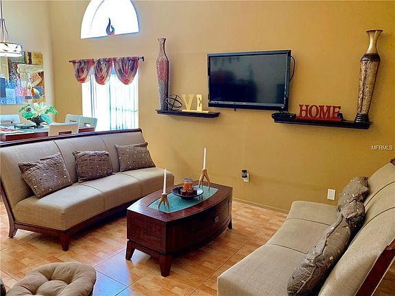 5th image of 142 Lakepointe Cir