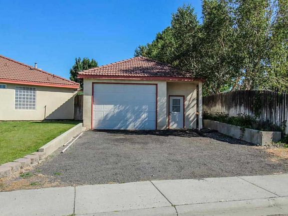 3rd image of 2704 Briarwood Ln