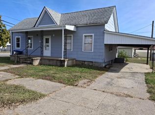 614 5th St, Carmi, IL 62821