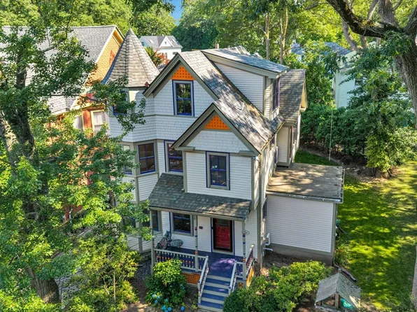 20 Albion Pl, Newton, MA 02459