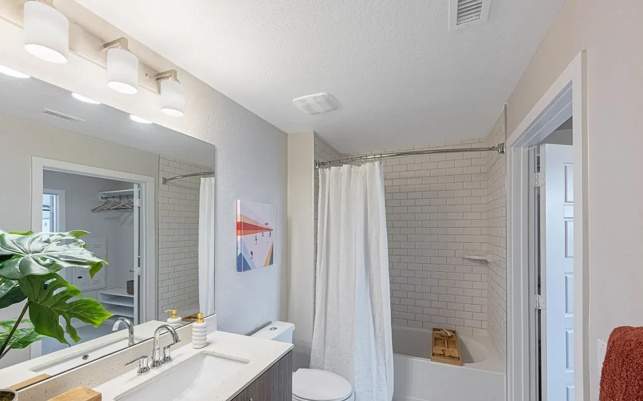 1025 NW 11th Ct — Photo 4
