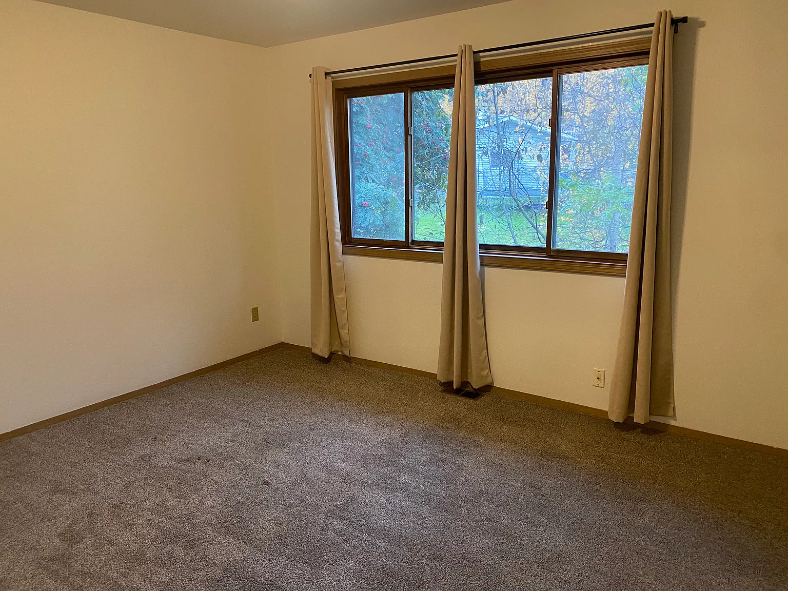 2 bed, 850 sqft, $1,400 — Photo 1