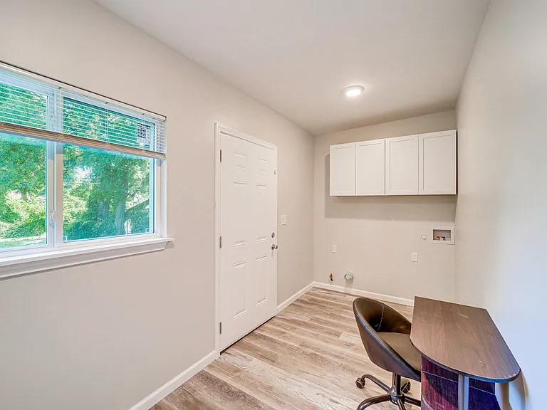 622 E Young Pl — Photo 11