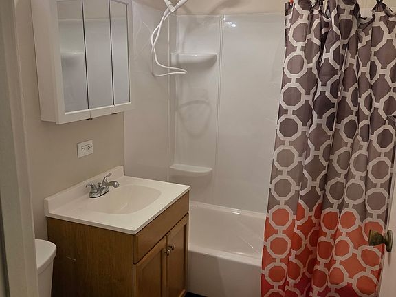 3rd image of 1001 E 16th St APT 1