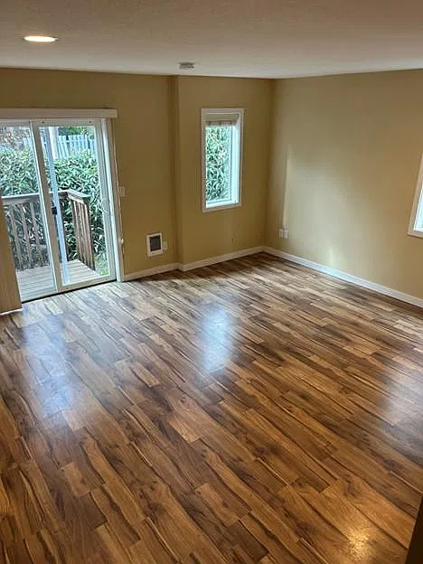 3 bed, 2.5 bath, 1250 sqft, $2,100 — Photo 2