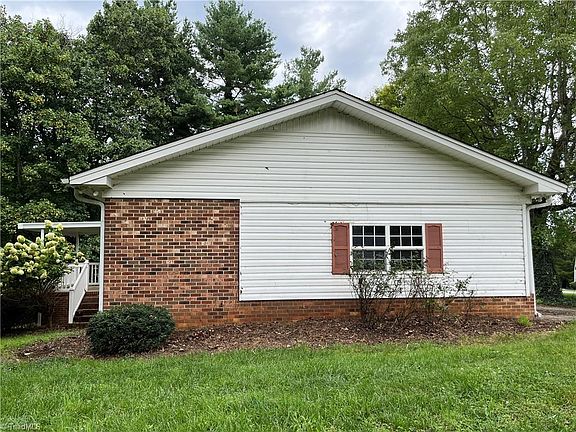 3rd image of 293 Forest Knoll Dr