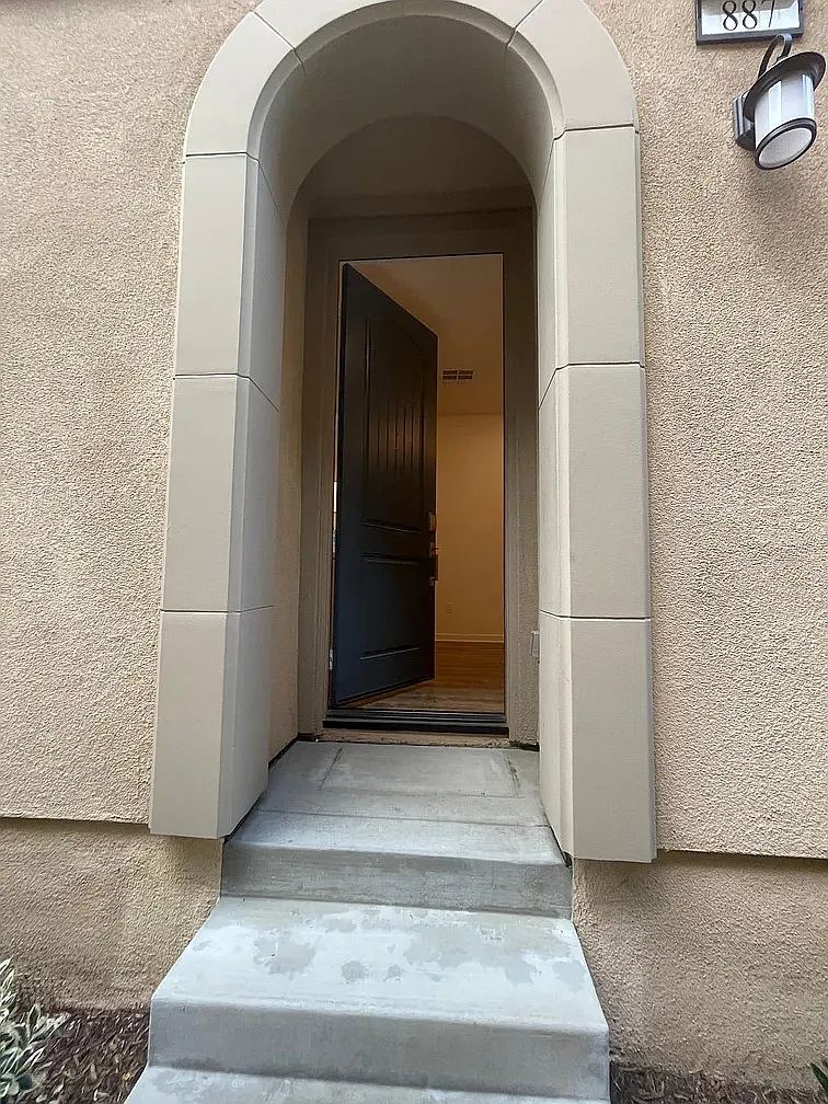 3 bed, 2.5 bath, 1420 sqft, $3,700 — Photo 2