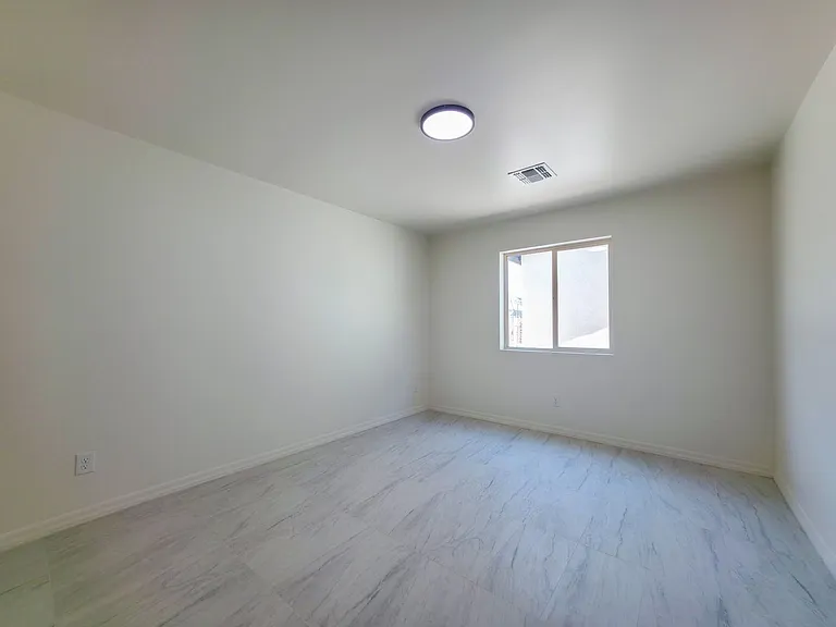 347 E George St — Photo 11