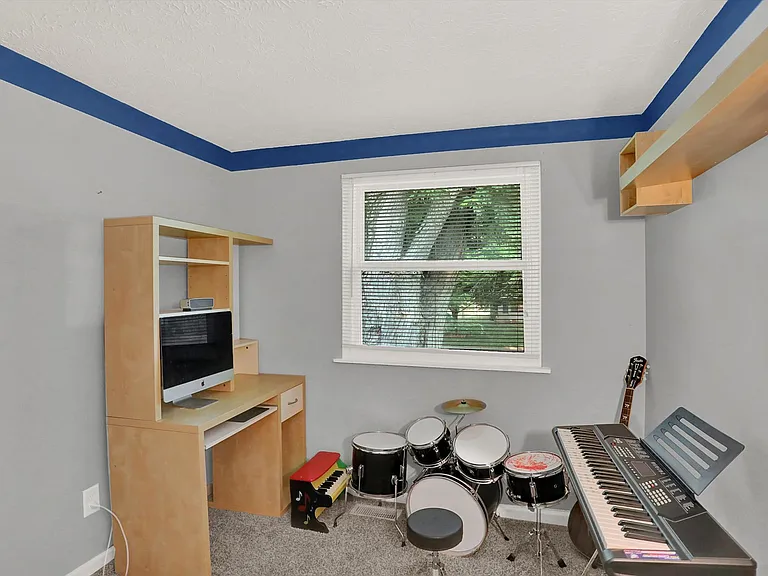 7915 Broadview Dr — Photo 24