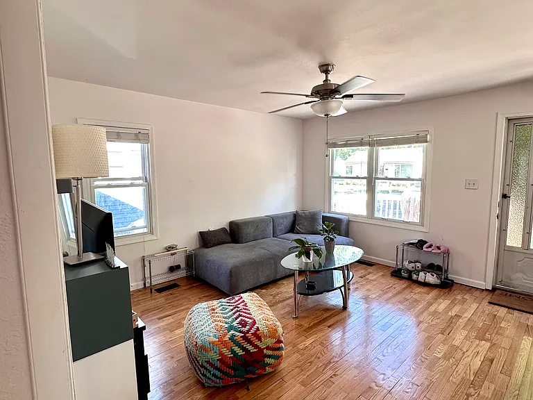 2404 Rowland Ave — Photo 4