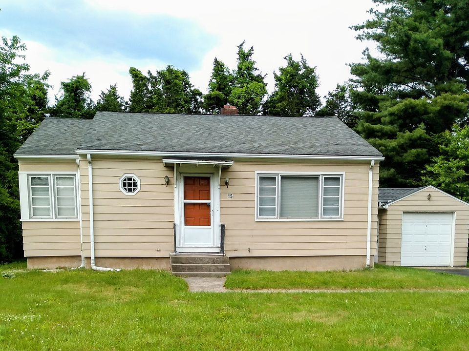 House with detached garage