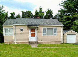 15 Weymouth Rd, Enfield, CT 06082
