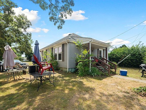 3rd image of 1805 Early St