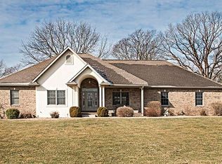 45 Glory Dr, Highland, IL 62249