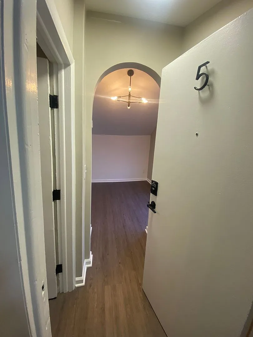 9 East Read Street - 8098 — Photo 2
