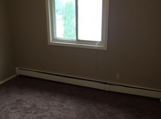 8953 Duwayne Ave APT 5, Circle Pines, MN 55014