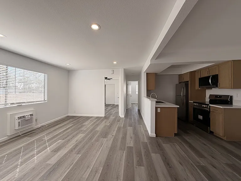 2843 C St #10 — Photo 1
