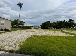 323 Shoreland Dr, Fort Myers, FL 33905