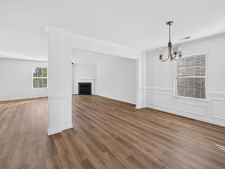 2472 Melfield Dr — Photo 33