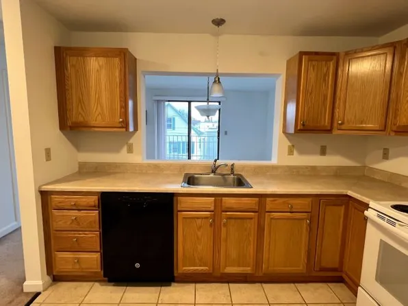 45 Eleanor St #15, Chelsea, MA 02150