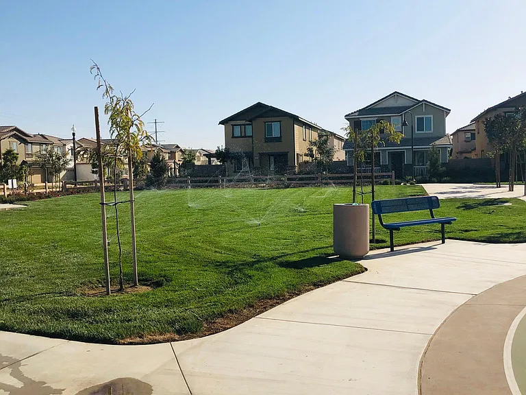 2897 E La Avenida Dr — Photo 44