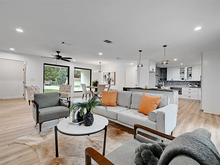 4604 Nevada Path — Photo 2