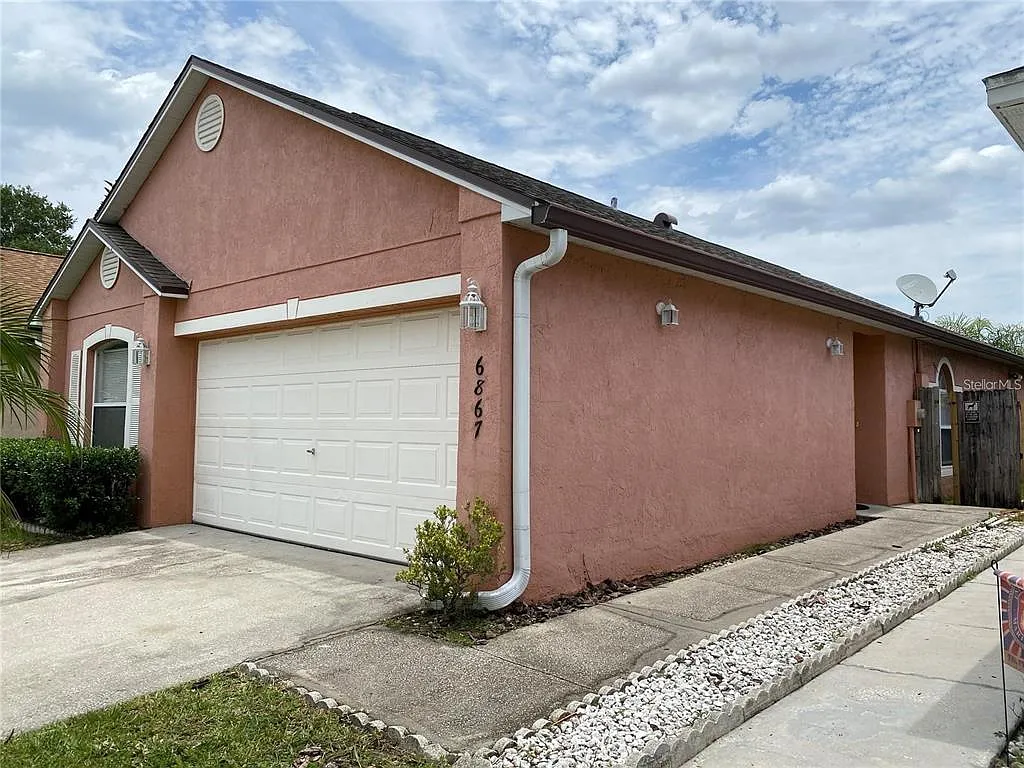 3 bed, 2.0 bath, 1273 sqft, $2,100 — Photo 2