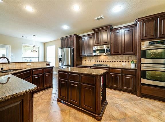 2nd image of 2603 Sawgrass Ln