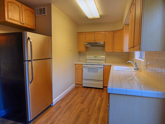 5th image of 955 Vermont St #2