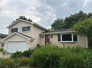 520 Russell St, Wheeling, IL 60090