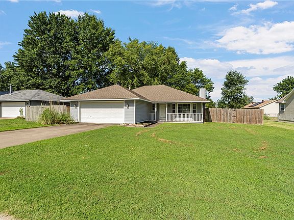 2nd image of 1873 Rosewood Ln