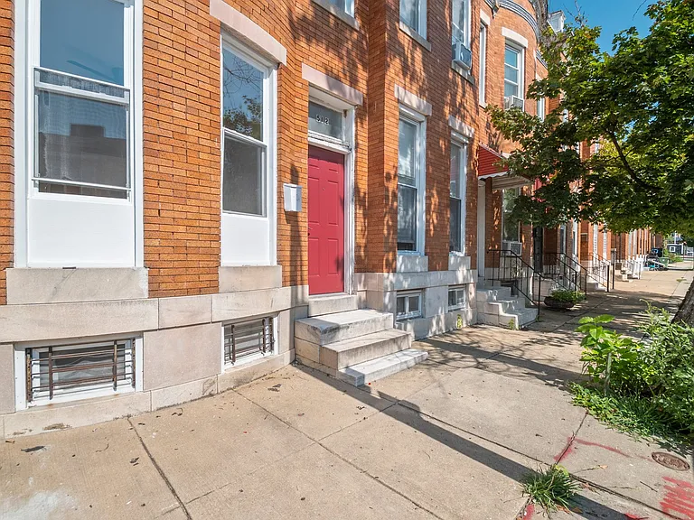 512 Sanford Pl — Photo 2