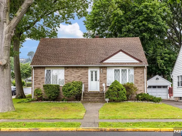 700 9th St, Carlstadt, NJ 07072
