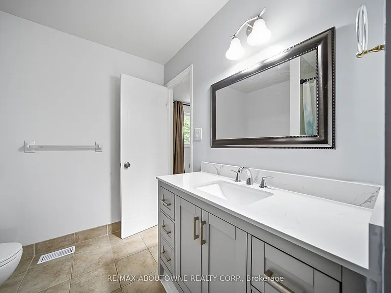 146 Bankside Dr N #UPPER — Photo 22