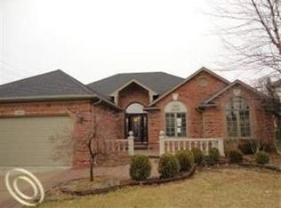 20698 Vine Dr, Macomb, MI 48044