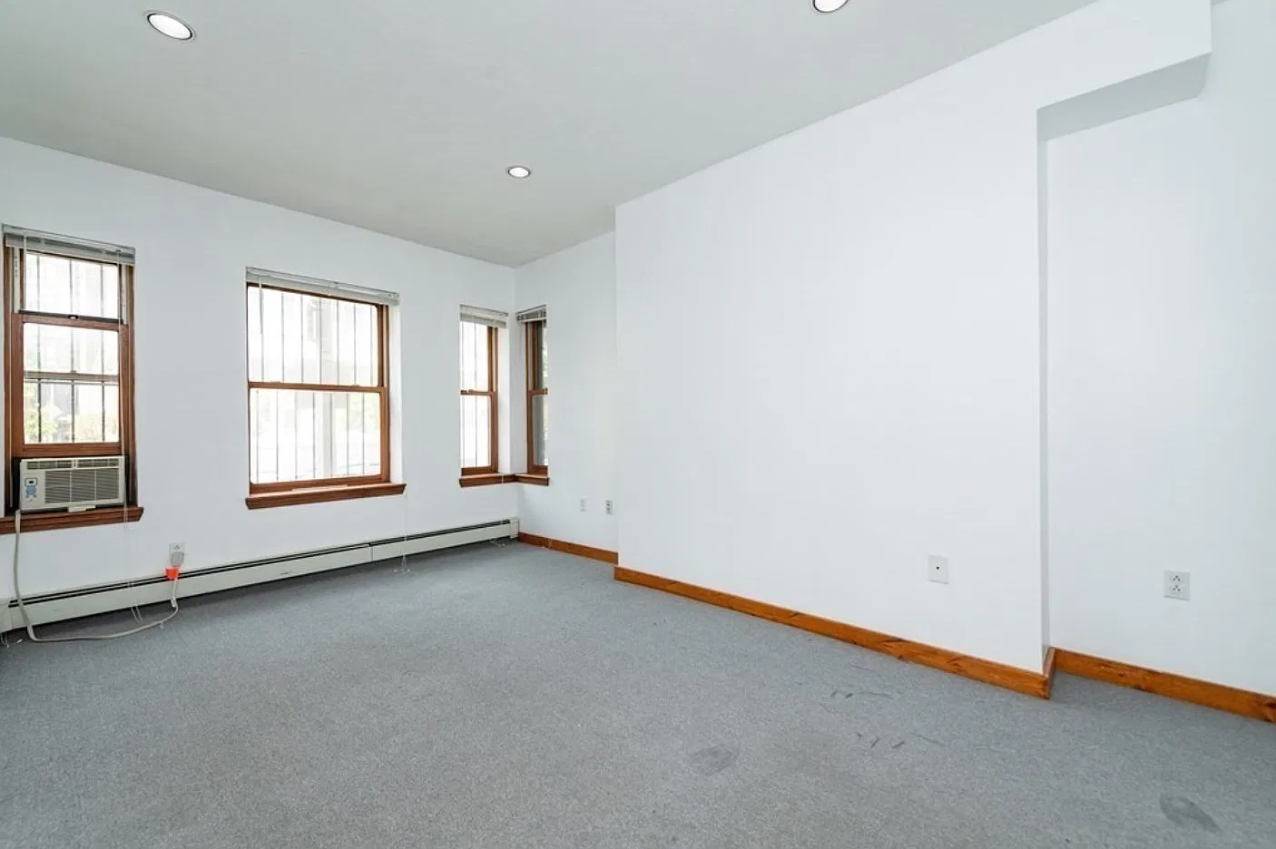 2 bed, 1.5 bath, 1250 sqft, $3,400 — Photo 2