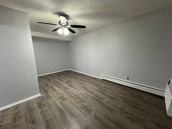 2nd image of 4539 N Dover St #1C