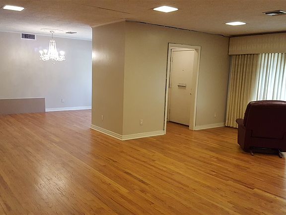 2nd image of 1215 S Fredonia St