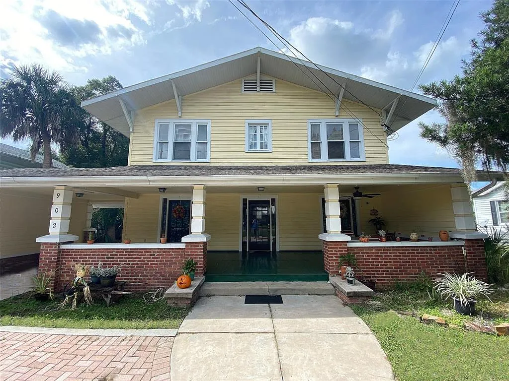 3 bed, 1.0 bath, 1389 sqft, $1,300 — Photo 1