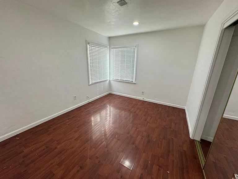 1136 N Sanborn Rd #10 — Photo 9