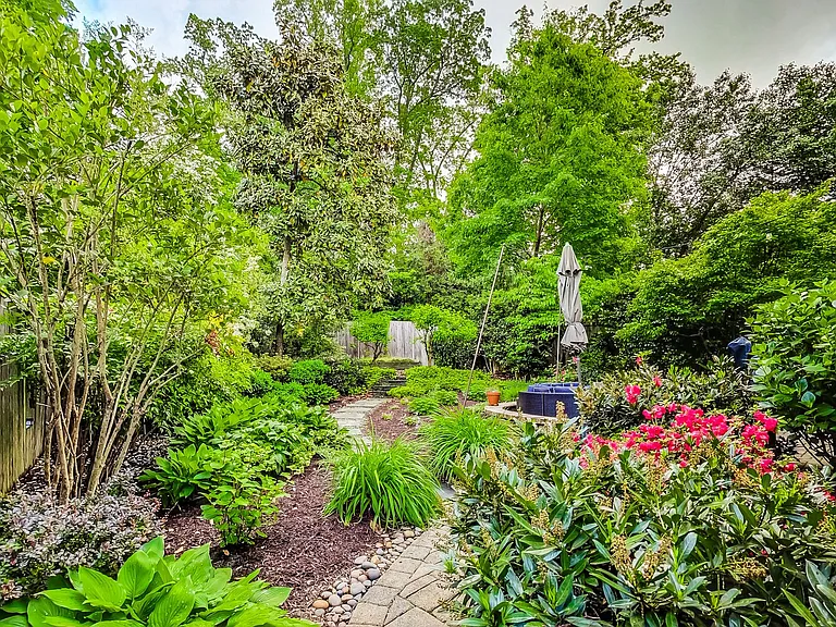 4831 Calvert St NW — Photo 46