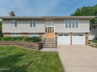 6560 Hillcrest Rd, Downers Grove, IL 60516