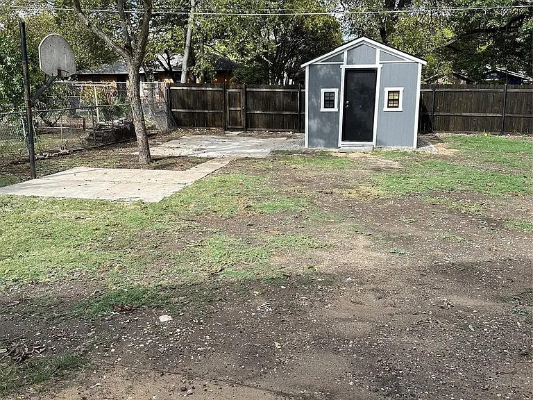 2715 Grafton Ave — Photo 3