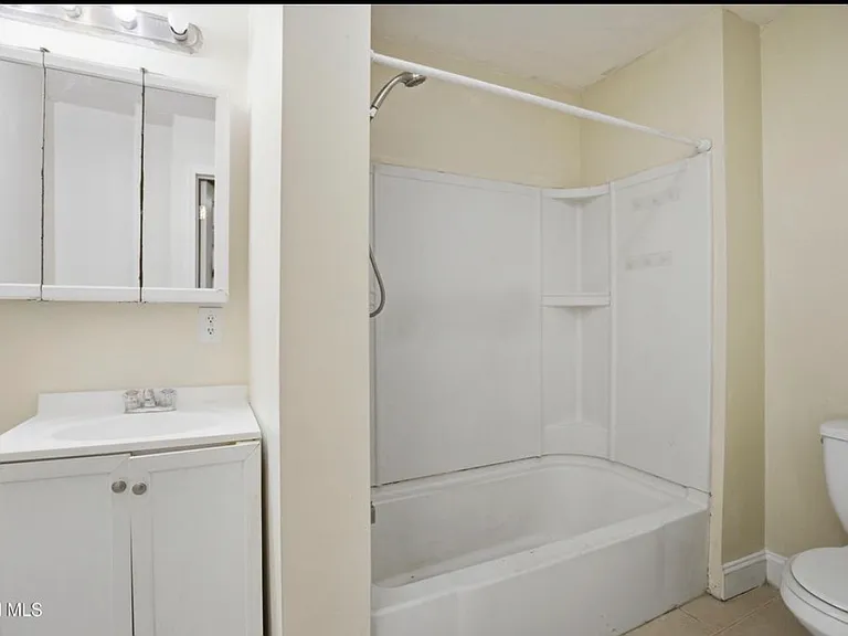 118 Robinson St #120 — Photo 11