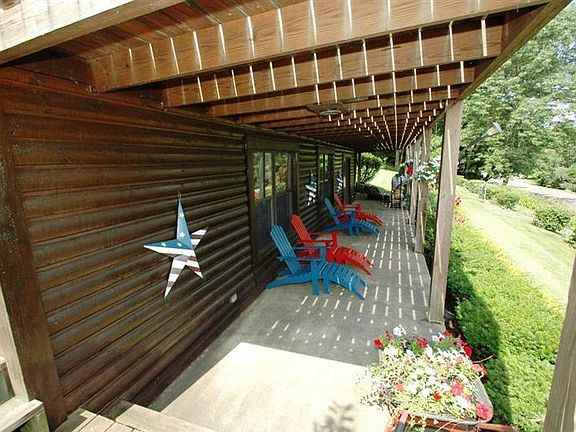 Lower level deck