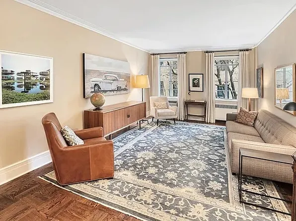 250 West 24th Street image 1 of 10