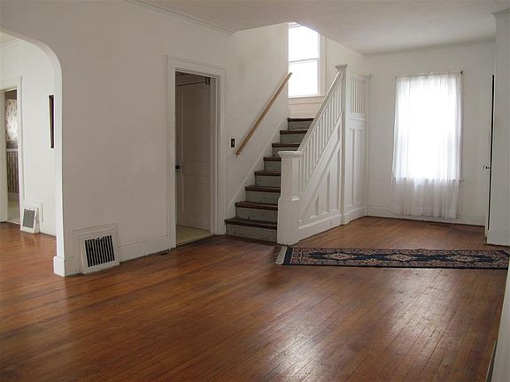 LR view to Staircase